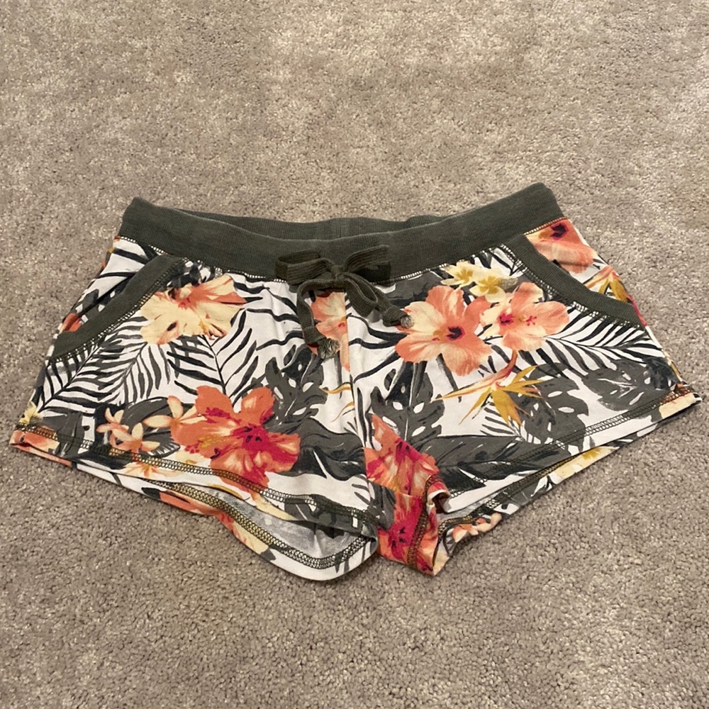 Z Supply women’s floral cotton shorts. Size XS
